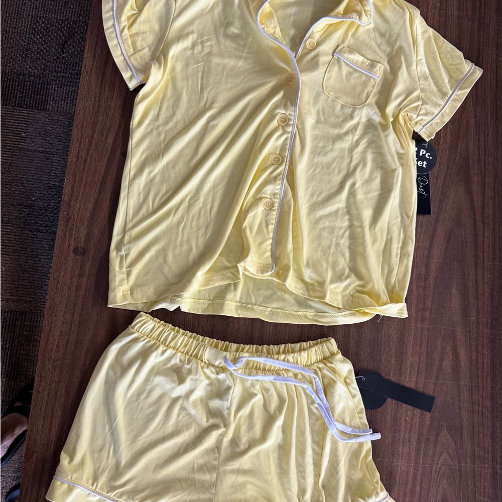 Women's Yellow Short Sleeve Pajama Set with Contrast Trim